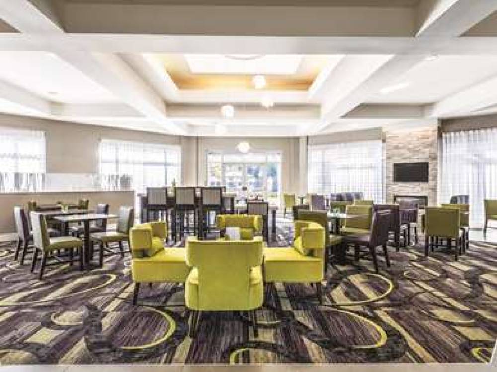 La Quinta Inn & Suites Alexandria Airport 2