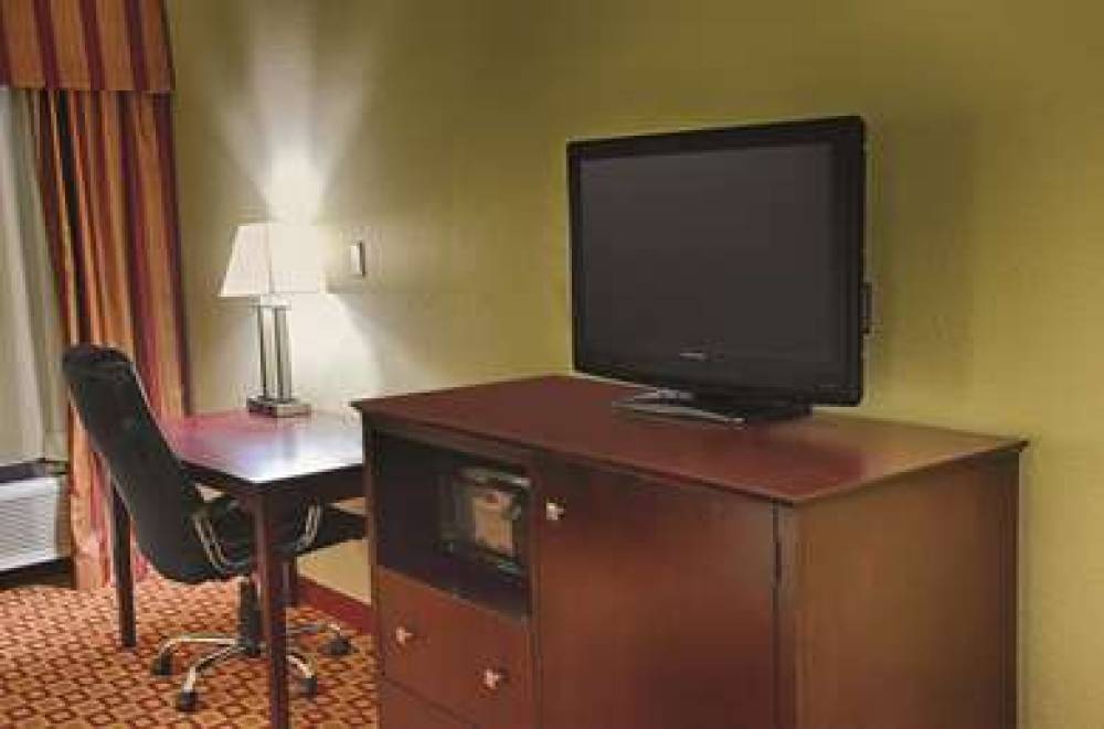 La Quinta Inn & Suites Alice 8