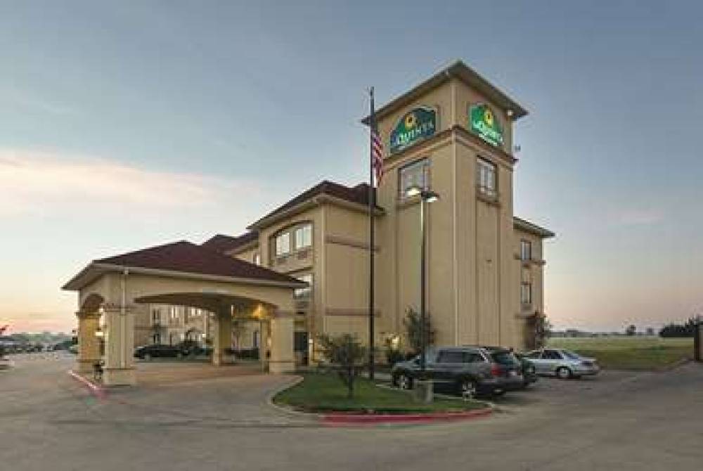 La Quinta Inn & Suites Alvarado 3