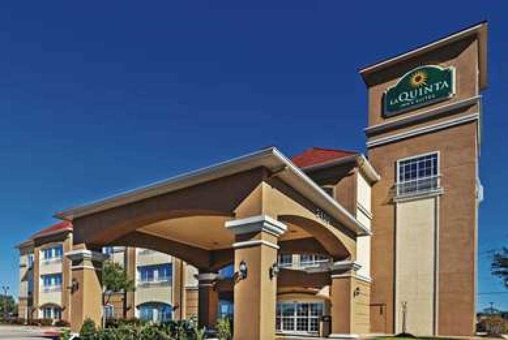 La Quinta Inn & Suites Angleton 3