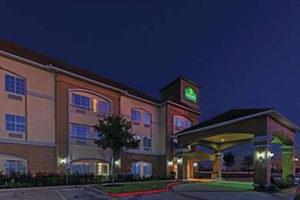 La Quinta Inn & Suites Angleton 2