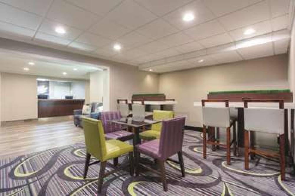 La Quinta Inn & Suites Atlanta Roswell 4