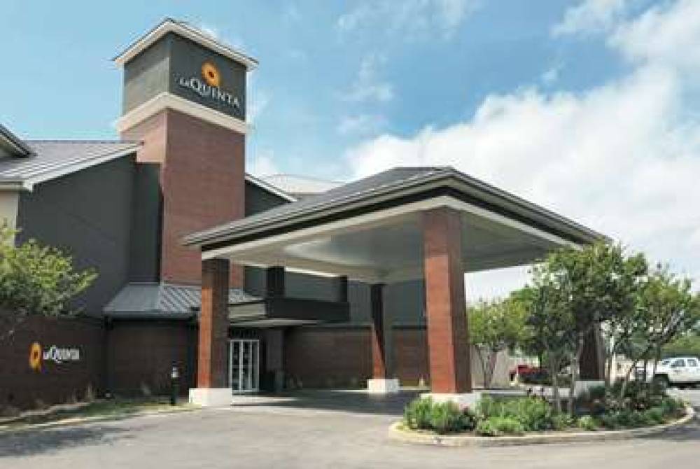 La Quinta Inn & Suites Austin Airport 1