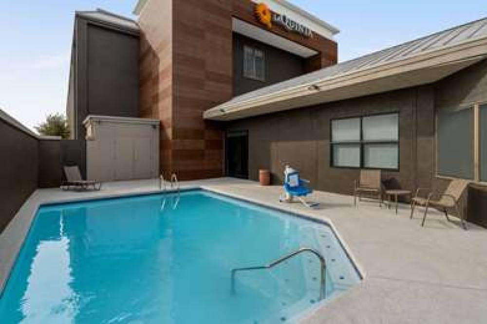 La Quinta Inn & Suites Austin - Round Rock North 9