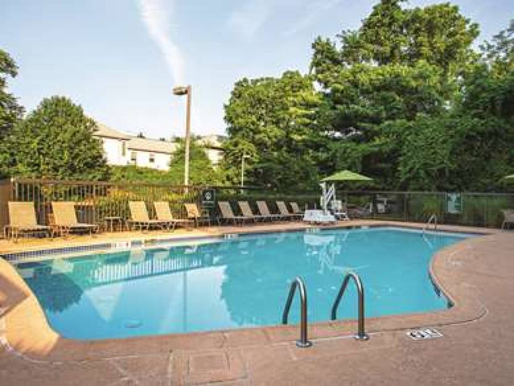 La Quinta Inn & Suites Baltimore N / White Marsh 7