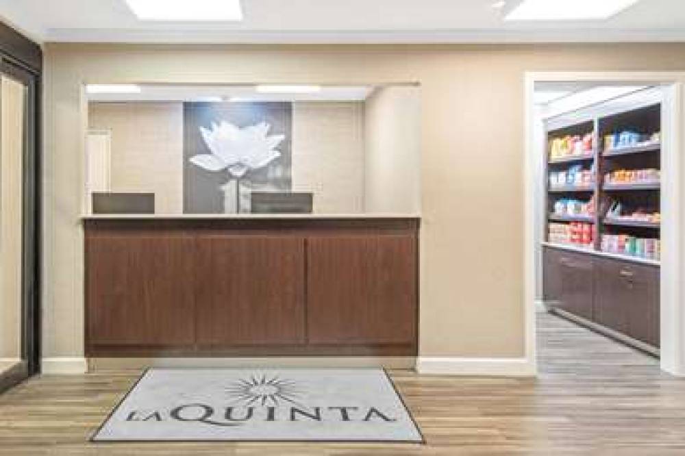 La Quinta Inn & Suites Baton Rouge Siegen Lane 8