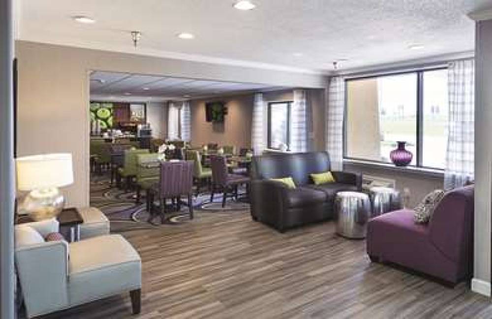 La Quinta Inn & Suites Baton Rouge Siegen Lane 1