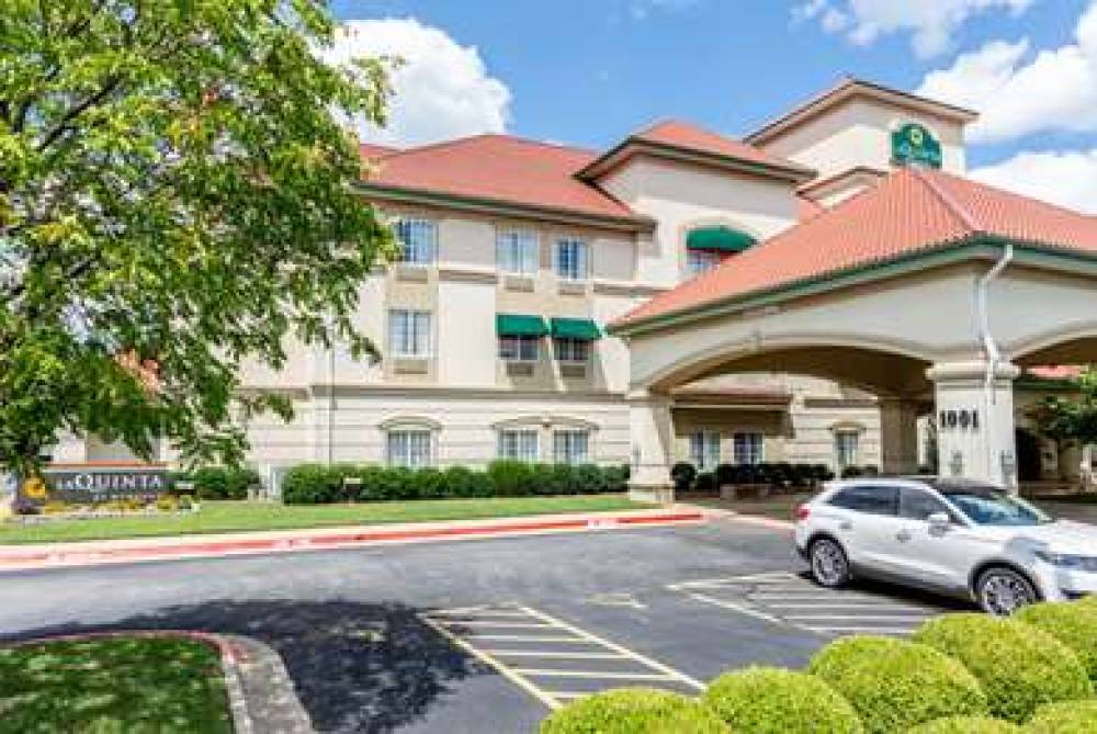 La Quinta Inn & Suites Bentonville 2