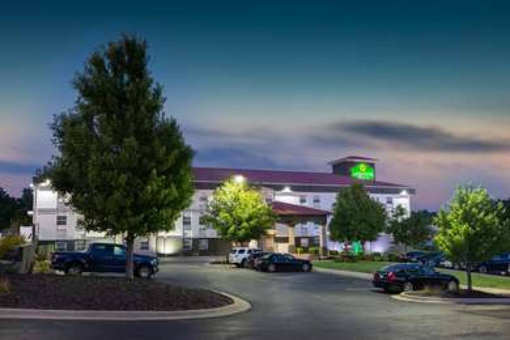 La Quinta Inn & Suites Blue Springs 3