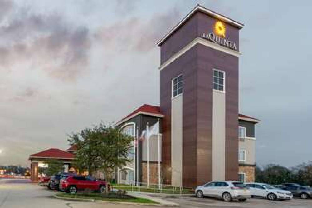 La Quinta Inn & Suites Bridge City 3