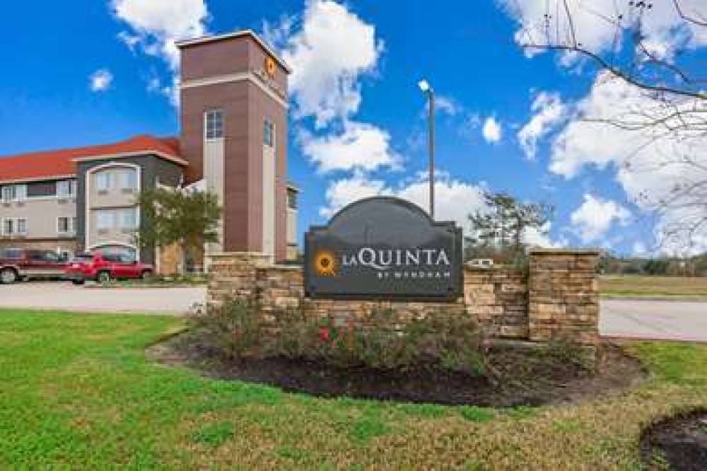 La Quinta Inn & Suites Bridge City 2