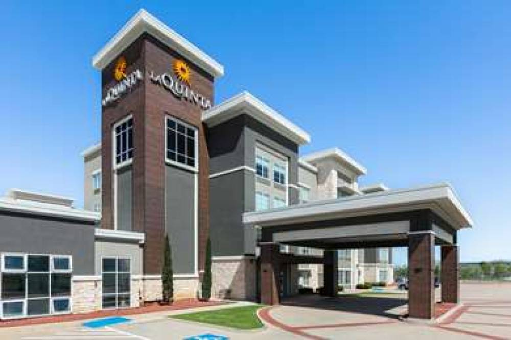 La Quinta Inn & Suites Burleson 1