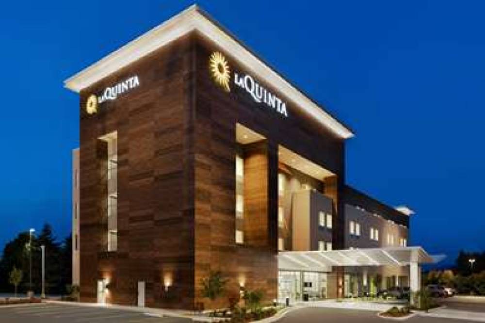 La Quinta Inn & Suites By Wyndham B