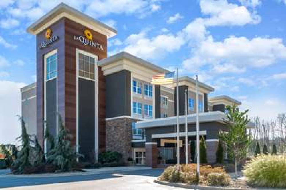 La Quinta Inn & Suites By Wyndham Forsyth 2