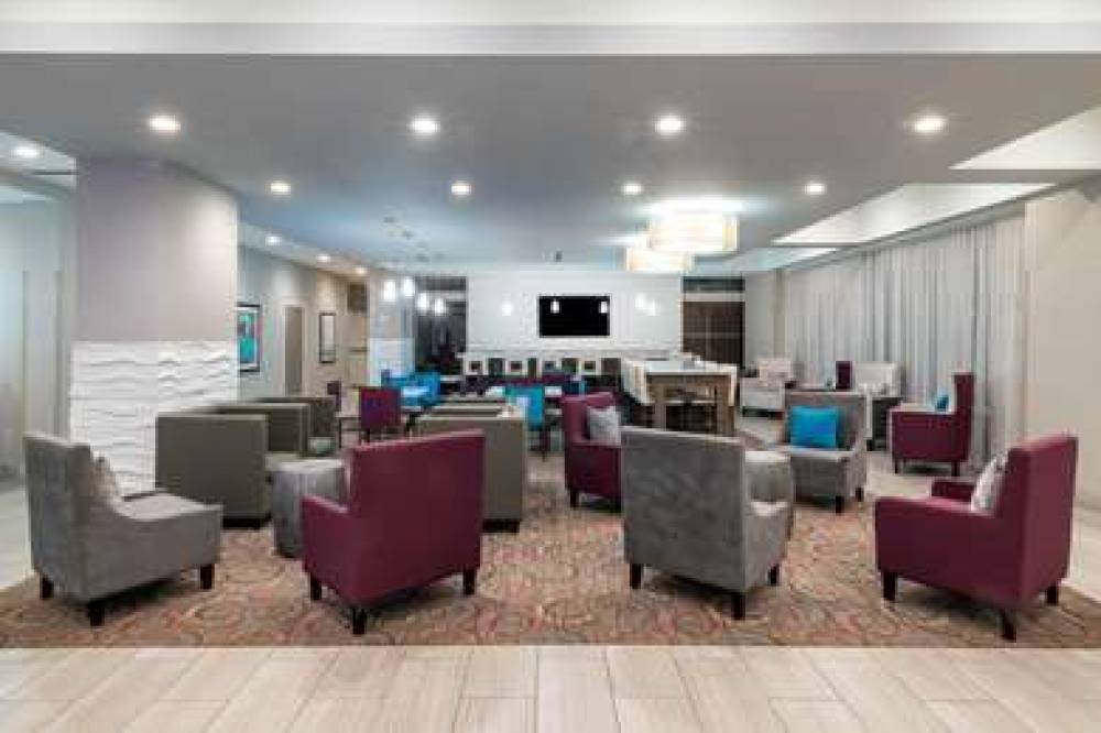 La Quinta Inn & Suites By Wyndham Forsyth 6