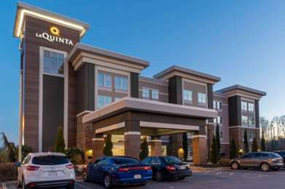 La Quinta Inn & Suites By Wyndham Forsyth 3