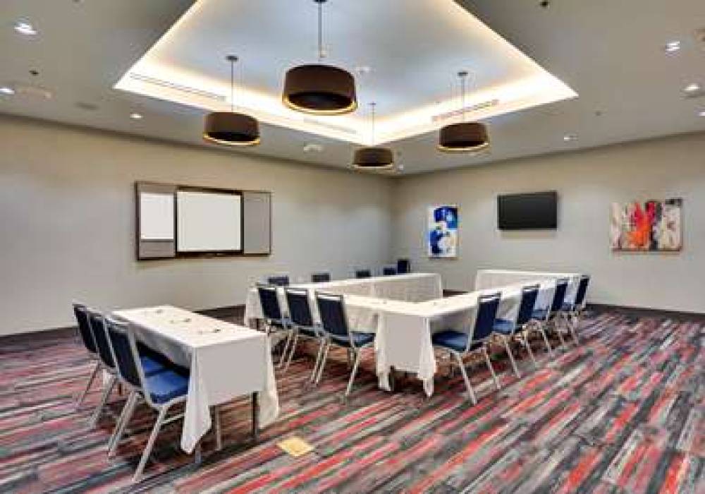 LA QUINTA INN & SUITES BY WYNDHAM L 8