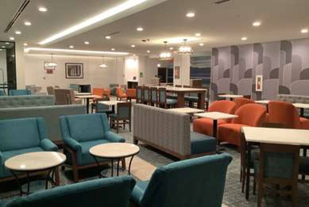 LA QUINTA INN & SUITES BY WYNDHAM L 8