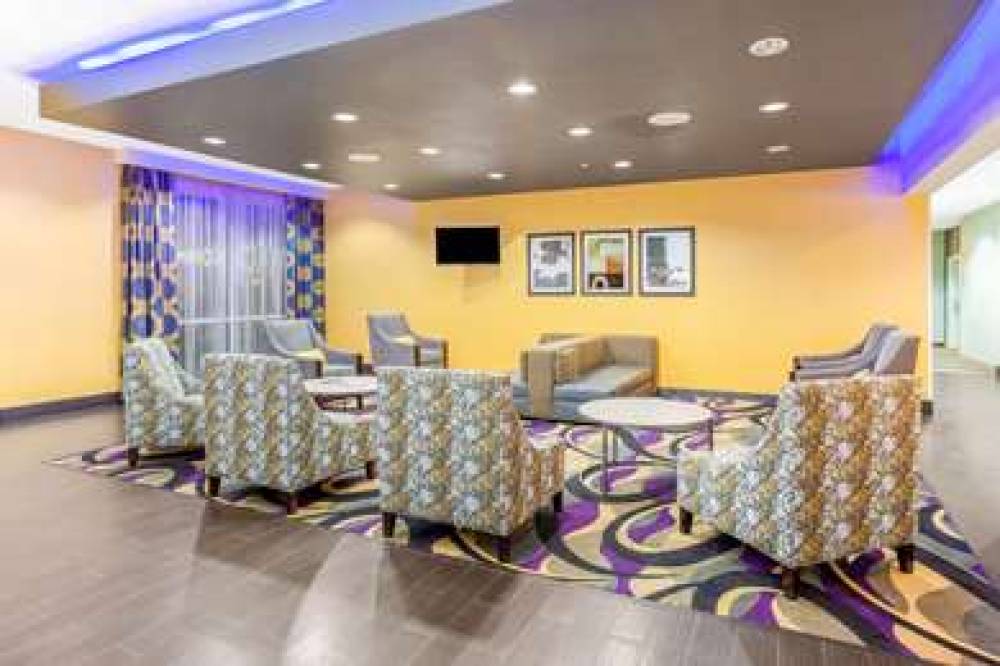 La Quinta Inn & Suites By Wyndham Luling 5