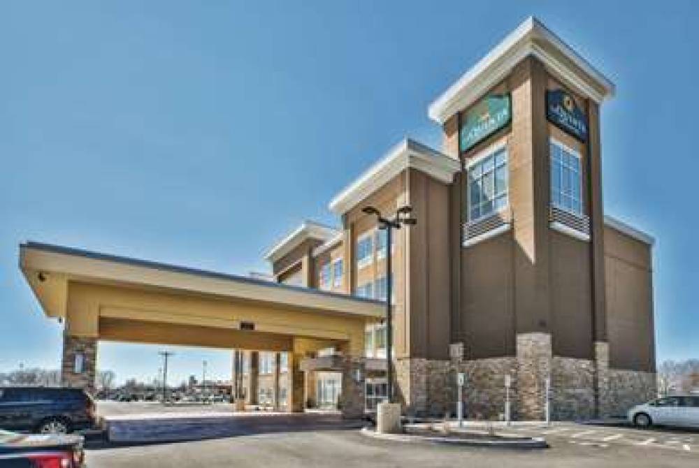 La Quinta Inn & Suites By Wyndham Niagara Falls 1