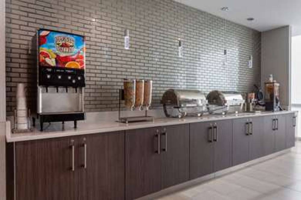 LA QUINTA INN & SUITES BY WYNDHAM S 7