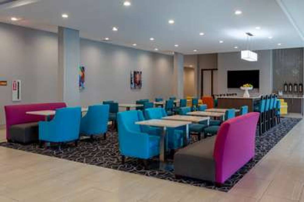 LA QUINTA INN & SUITES BY WYNDHAM S 9