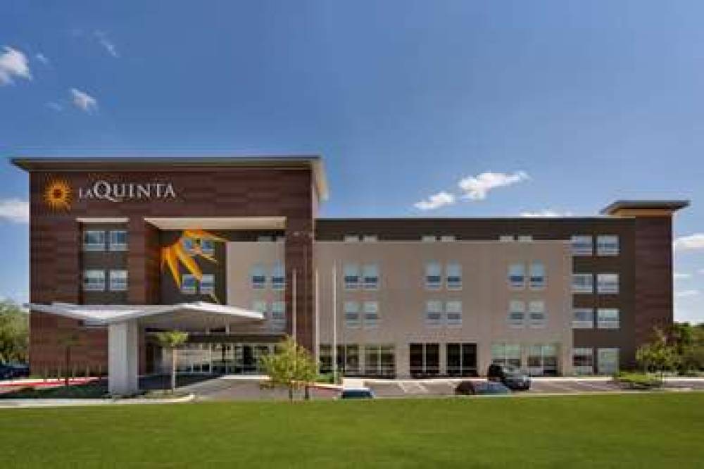 LA QUINTA INN & SUITES BY WYNDHAM S 1