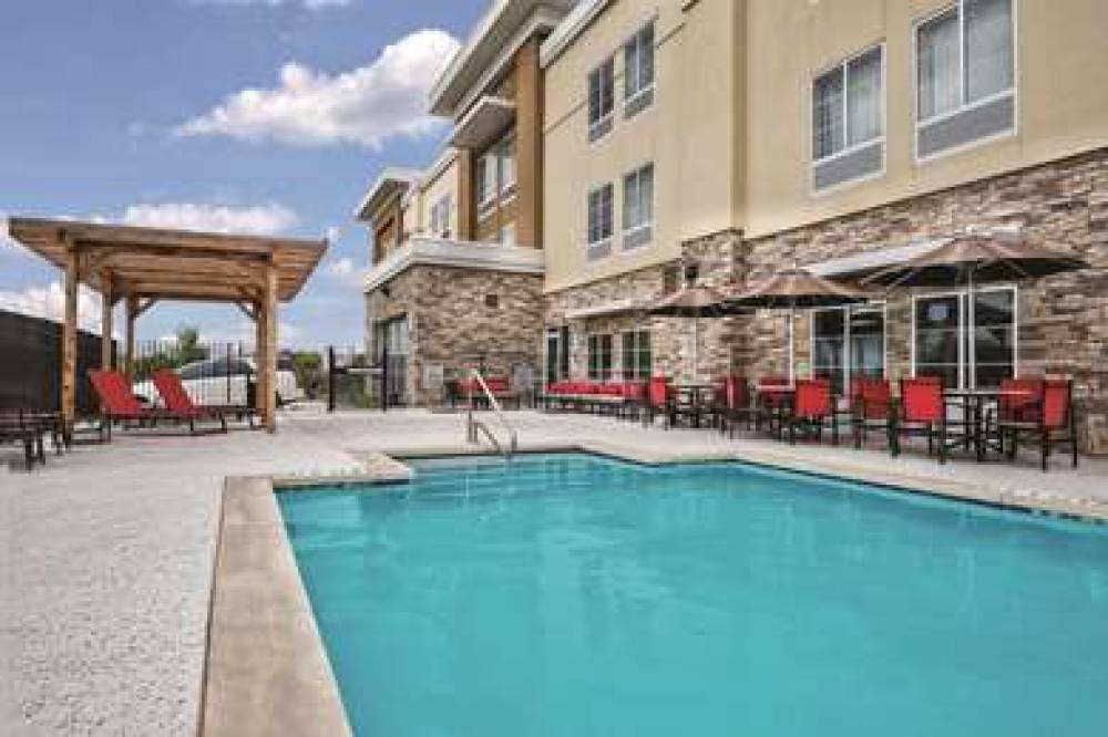 La Quinta Inn & Suites By Wyndham San Antonio By AT&T Center 6