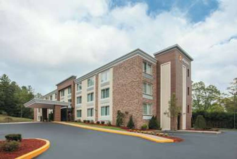 La Quinta Inn & Suites By Wyndham Sturbridge 1