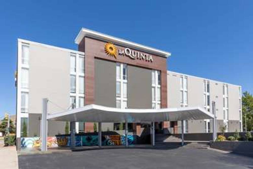 LA QUINTA INN & SUITES BY WYNDHAM T 2