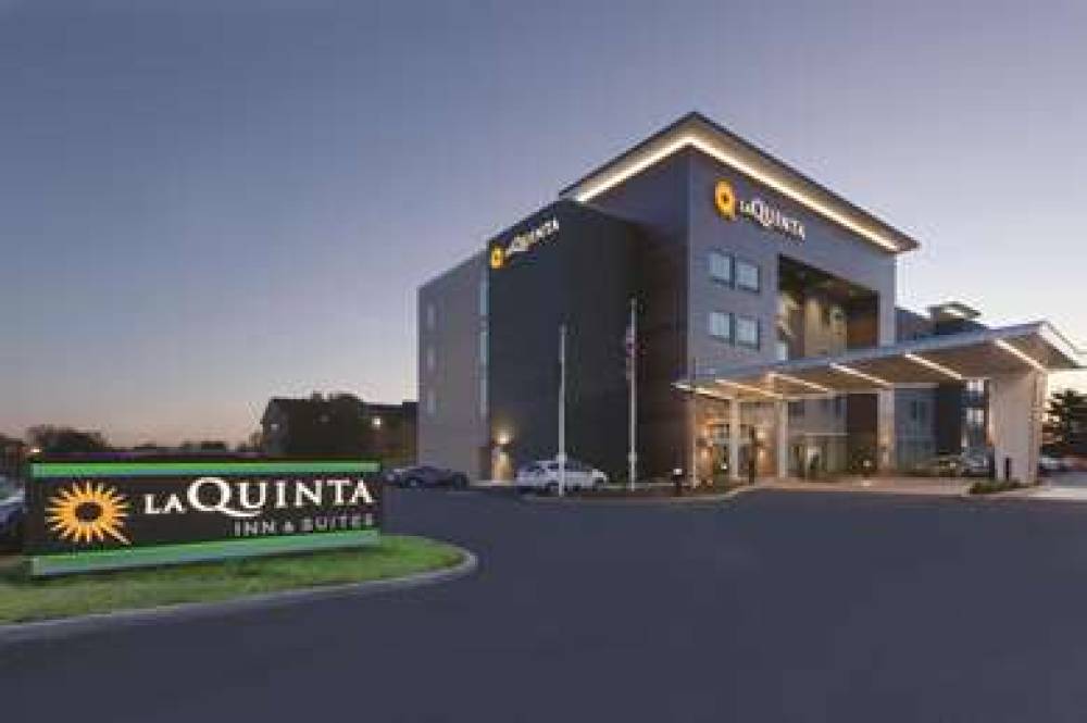 La Quinta Inn & Suites By Wyndham Terre Haute 2