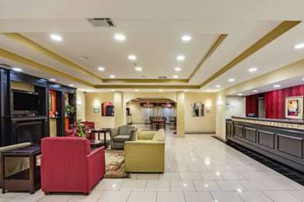 La Quinta Inn & Suites Canton 6