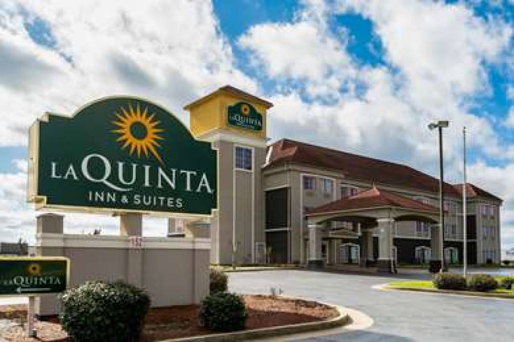 La Quinta Inn & Suites Canton 3