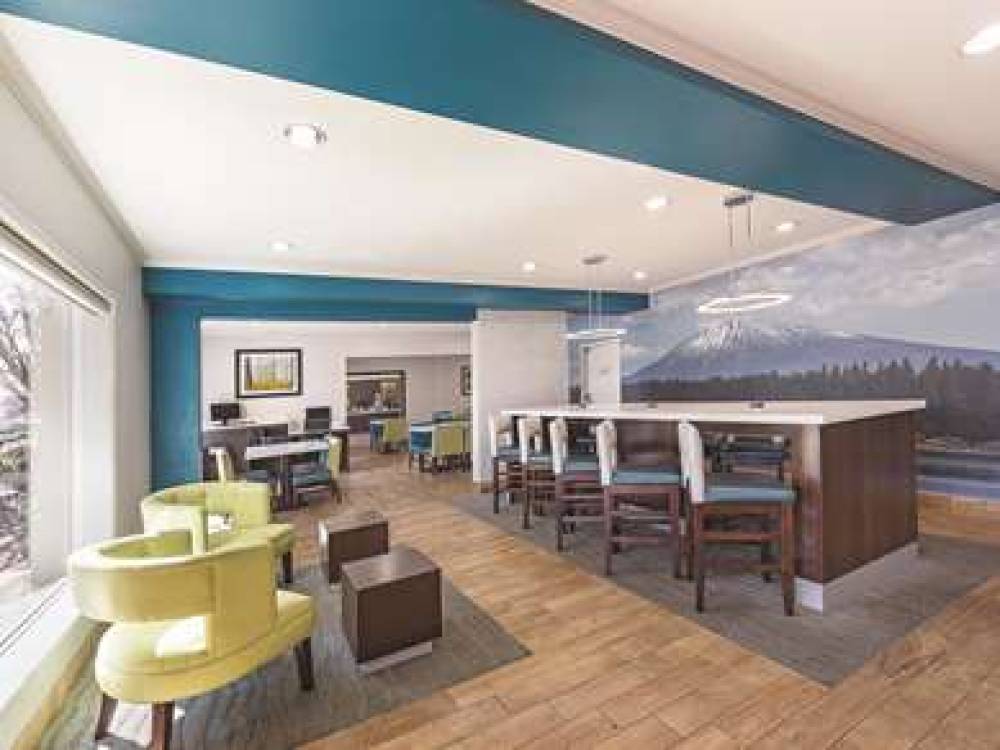 La Quinta Inn & Suites Central Point - Medford 10