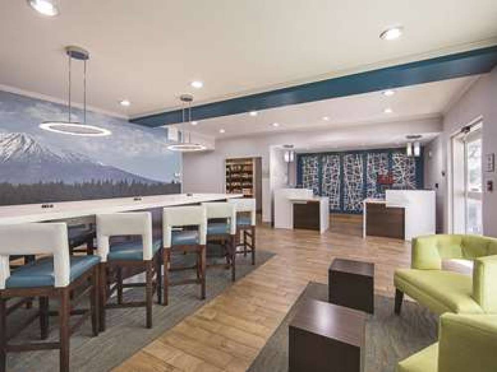 La Quinta Inn & Suites Central Point - Medford 9