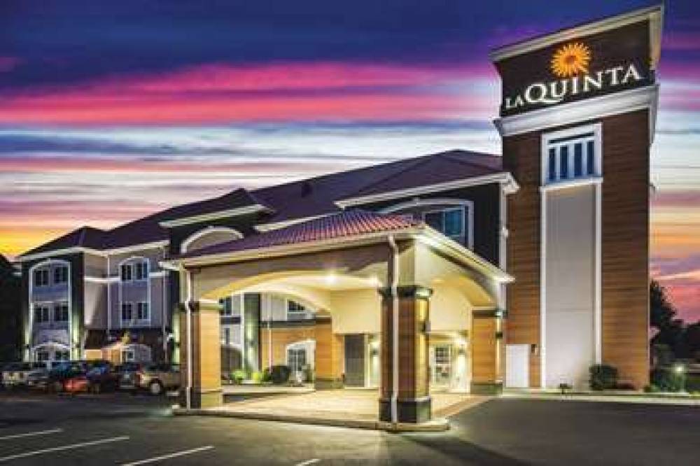 La Quinta Inn & Suites Chambersburg 2