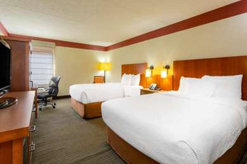 La Quinta Inn & Suites Charlotte Airport North 10