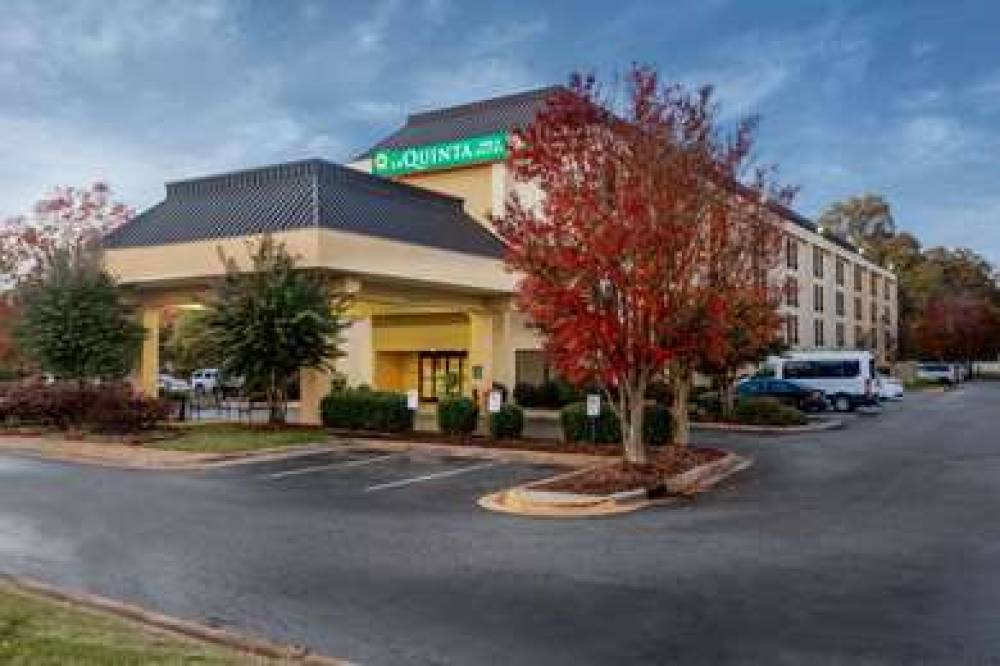 La Quinta Inn & Suites Charlotte Airport North 1