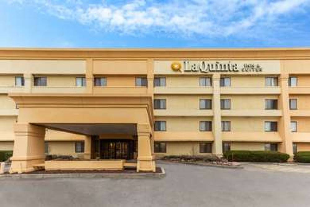 La Quinta Inn & Suites Chicago Gurnee 1