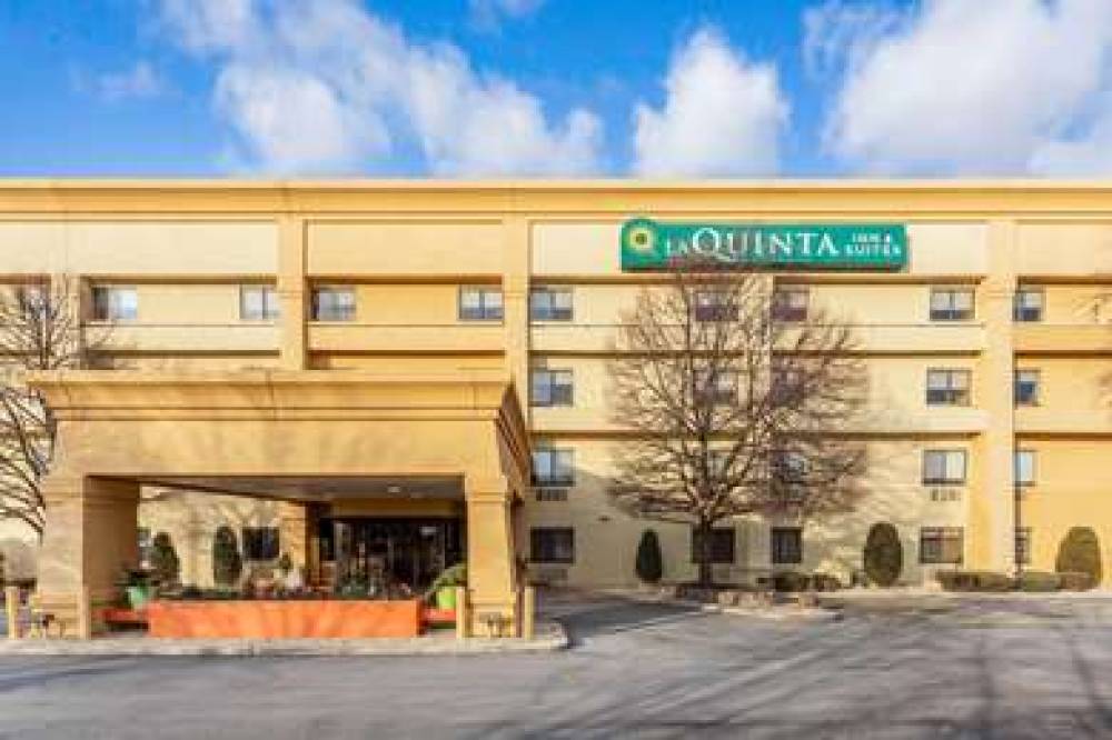 La Quinta Inn & Suites Chicago Tinley Park 1