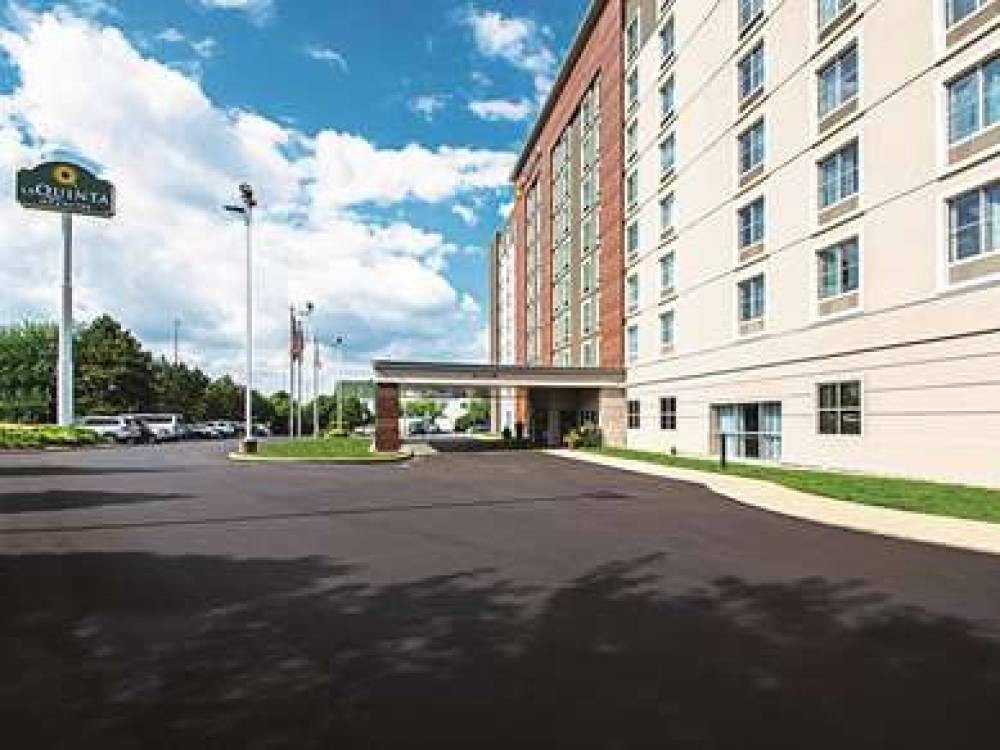 La Quinta Inn & Suites Cincinnati Sharonville 3