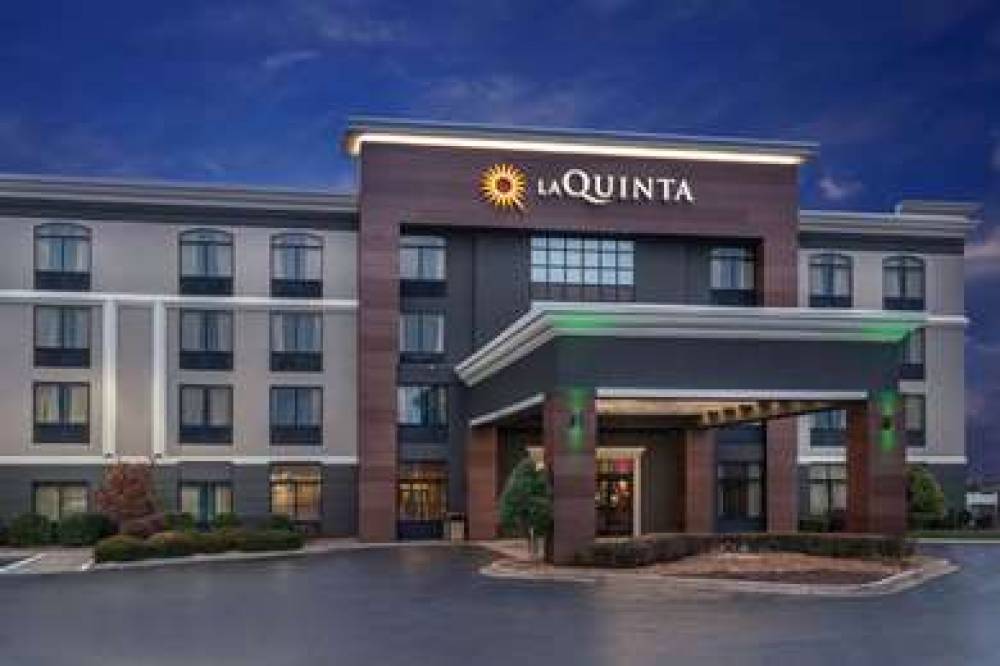 La Quinta Inn & Suites Clarksville 2