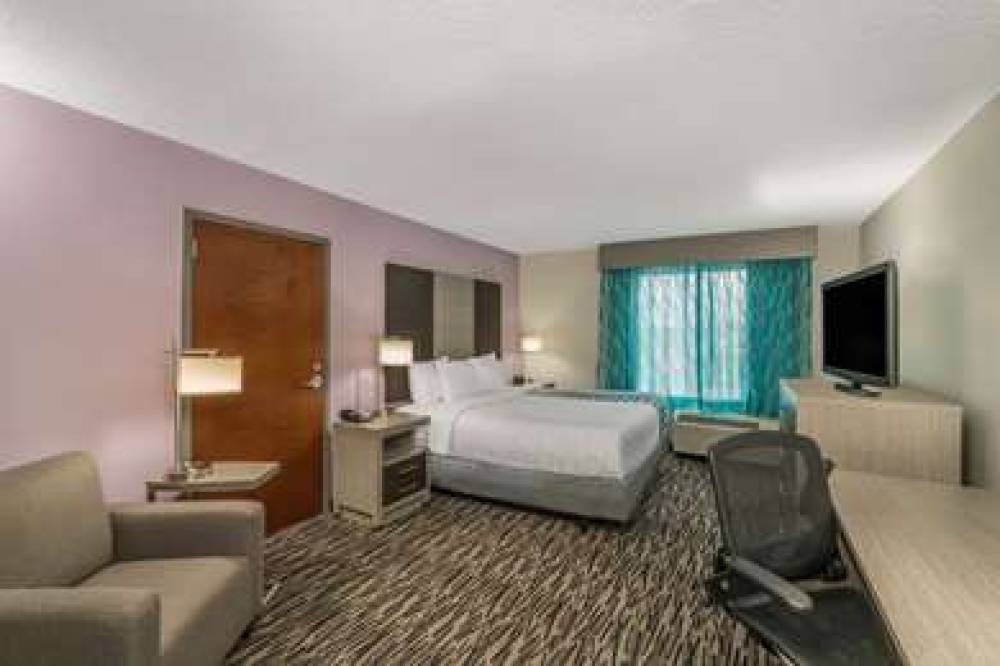 La Quinta Inn & Suites Clarksville 8