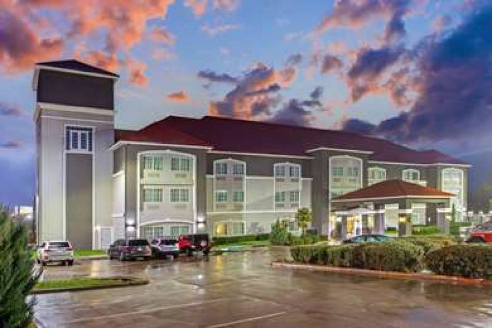 La Quinta Inn & Suites Cleburne 3