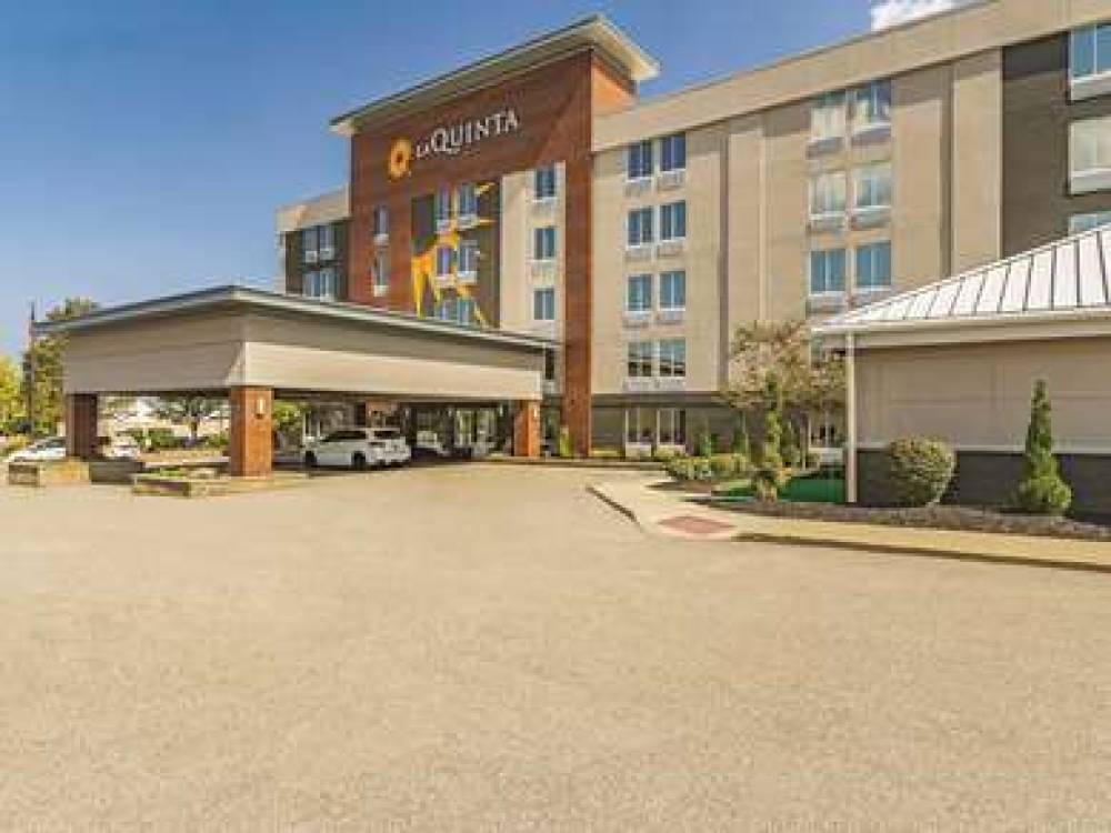 La Quinta Inn & Suites Cleveland Airport West 3