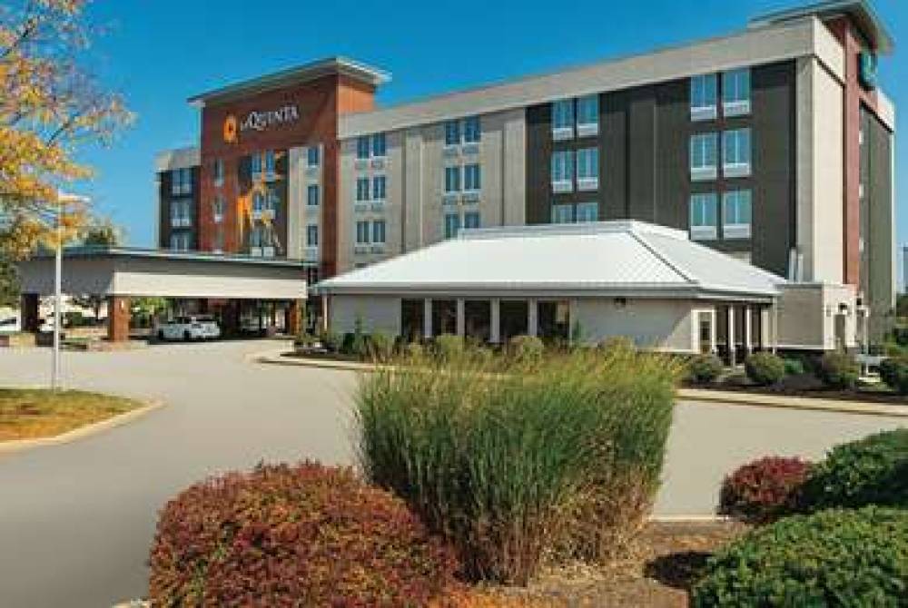 La Quinta Inn & Suites Cleveland Airport West 2