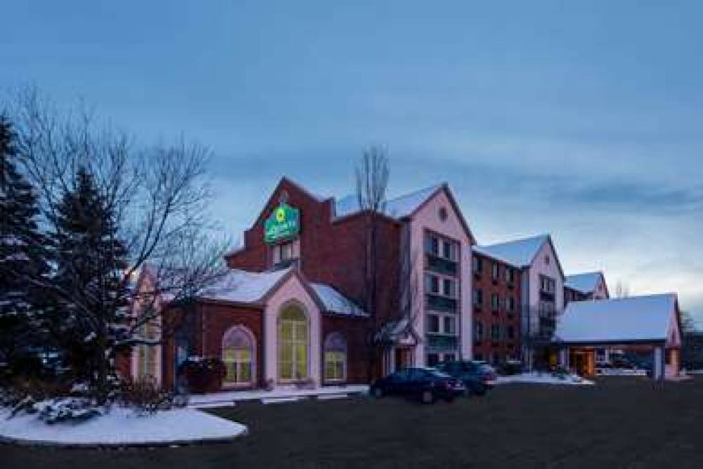 La Quinta Inn & Suites Cleveland Macedonia 1