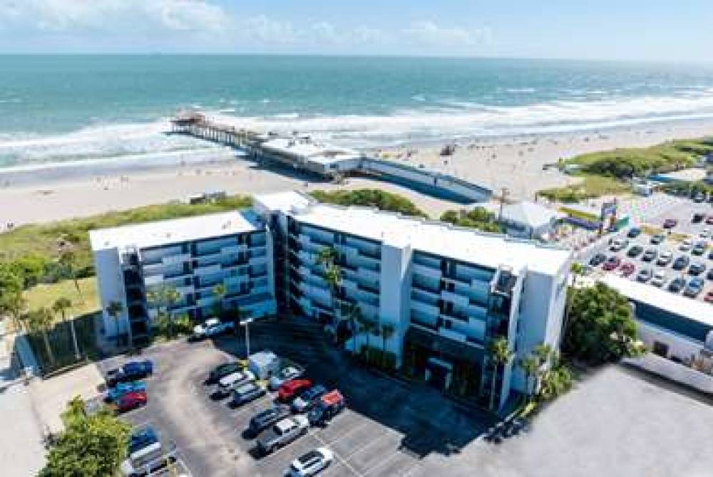 La Quinta Inn & Suites Cocoa Beach Oceanfront 4