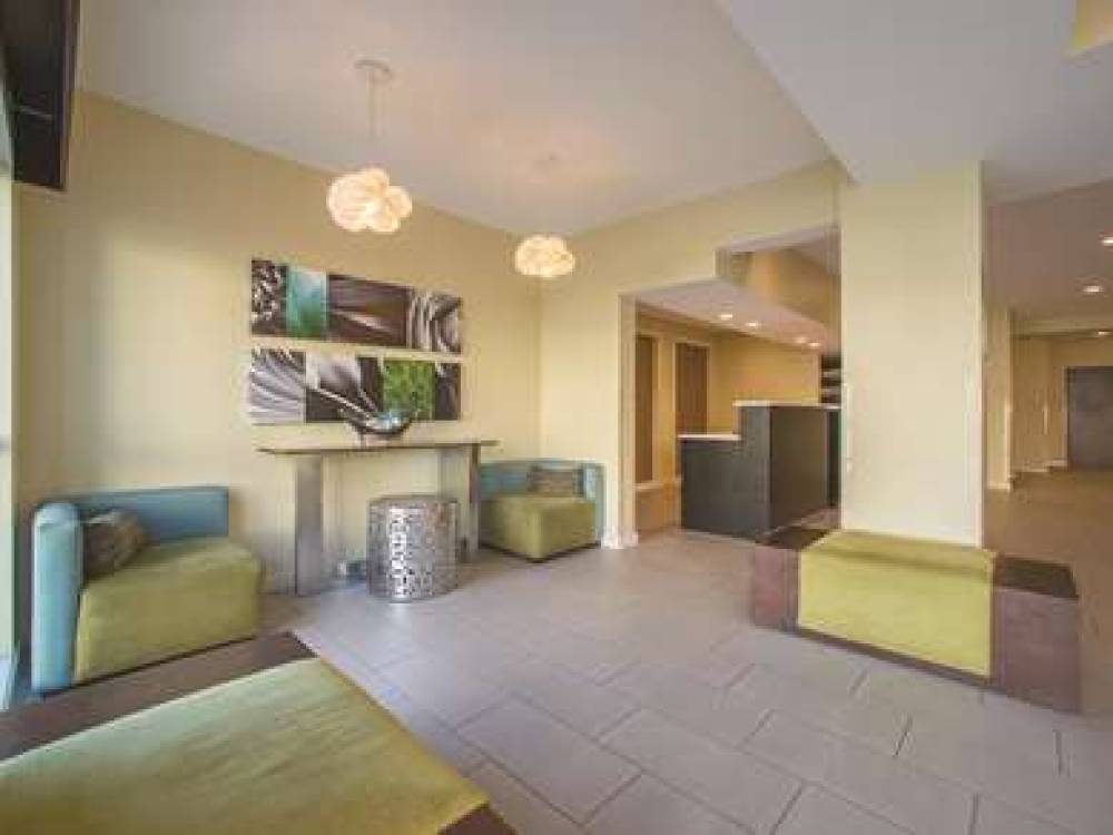 La Quinta Inn & Suites Collinsville - St. Louis 8