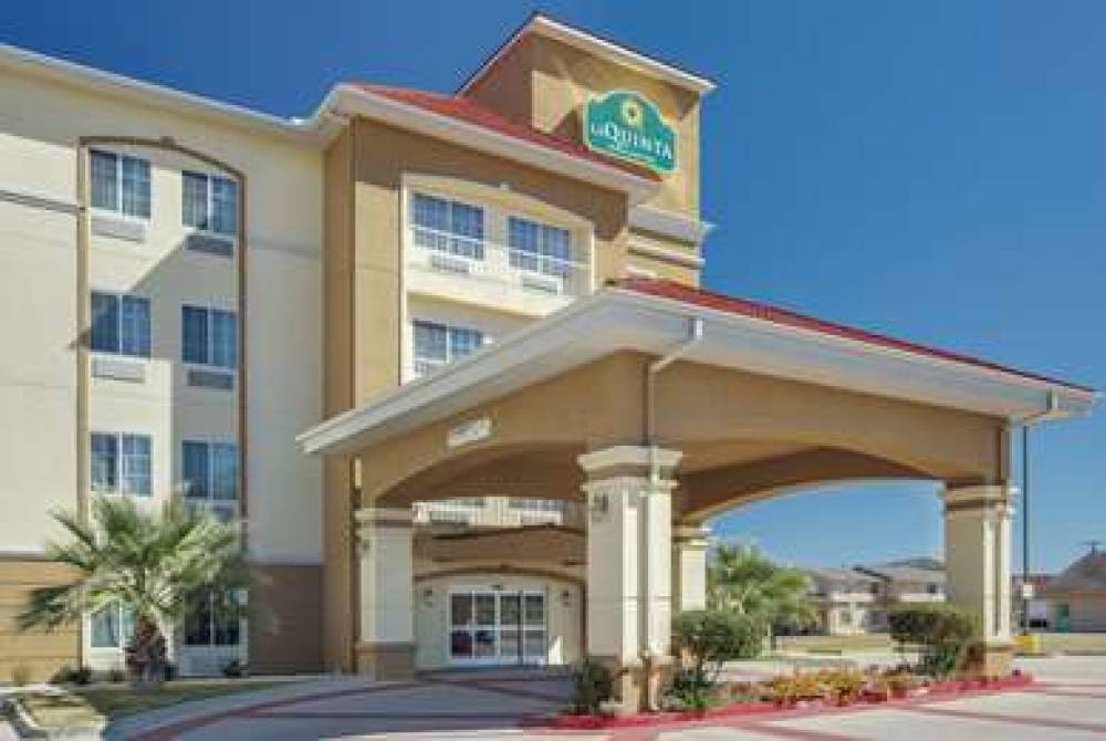 La Quinta Inn & Suites Corsicana 1